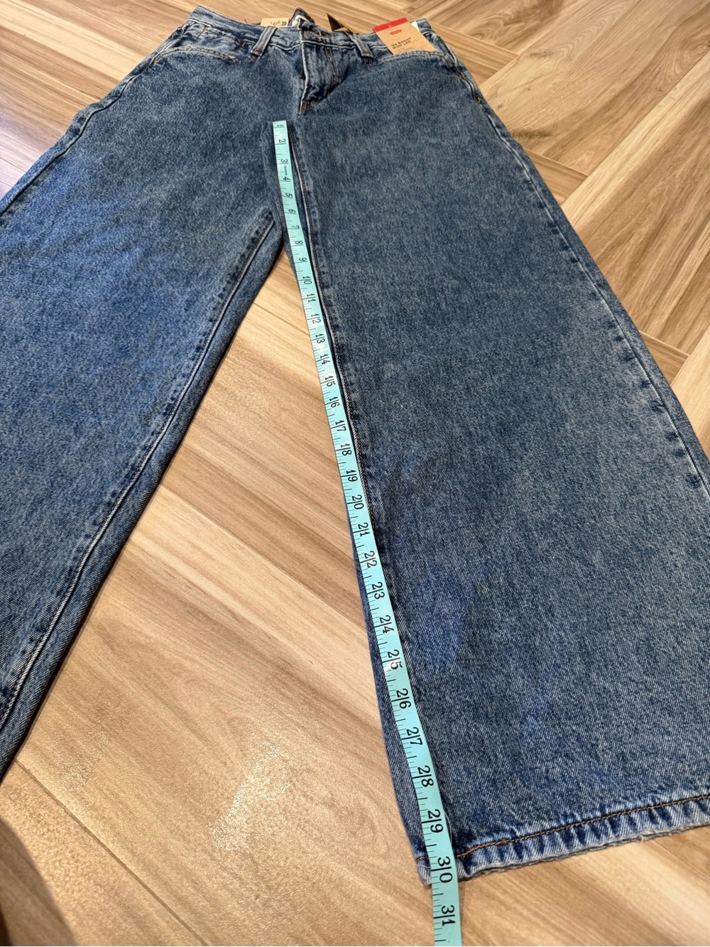 Levi’s - Picture 2 of 9